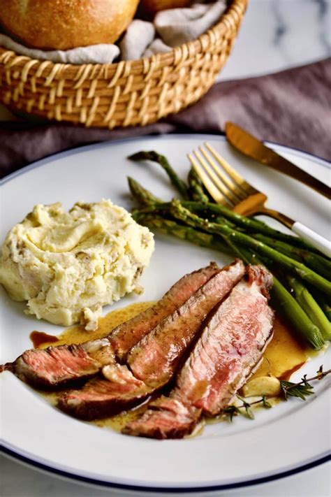 How to Cook Steak in a Pan (Perfect Recipe) - CucinaByElena