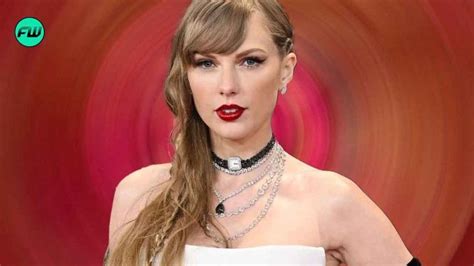 "We are trying as hard as we can": Taylor Swift Panicks Over Her Clock Necklace That Seemingly ...