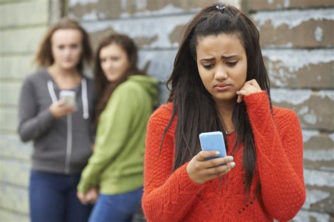 How to Stop Cyberbullying on Social Media and Online Learning