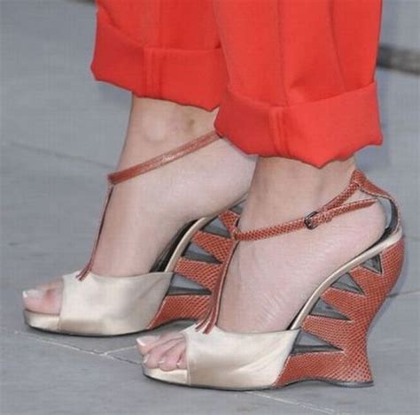 Weird Shoes of Celebrities - Barnorama