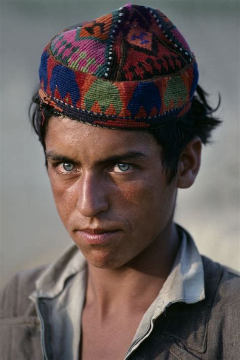 A portrait from Afghanistan by Steve Mccurry [800x1200] - Imgur Cultures Du Monde, World ...