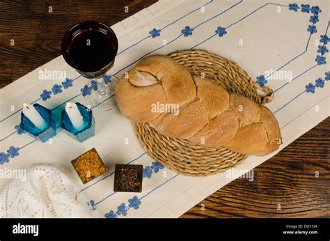 Wholemeal challah bread, the healthy version of the Hanukkah classic ...