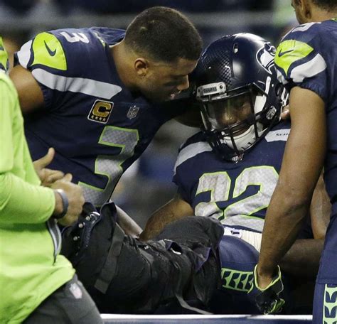 Seahawks lose RB Chris Carson with injury to left leg