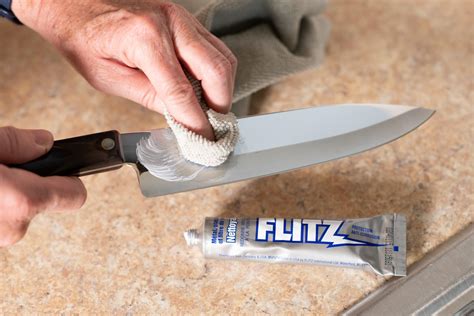 How to Wash Knives Safely