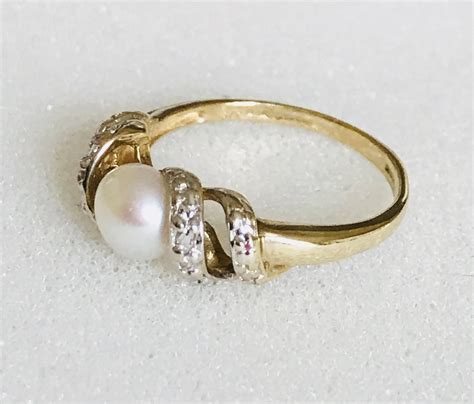 Vintage 9ct gold pearl & diamond ring - fully hallmarked **Reserved for Emma**