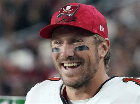 Bucs’ Gabbert, brothers rescue people in Tampa chopper crash – Metro US