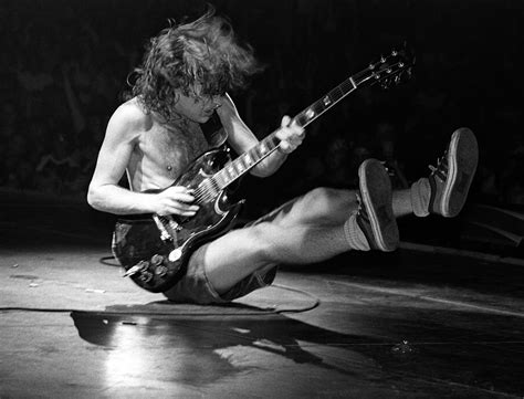Los mejores solos de guitarra de Angus Young - Rock The Best Music