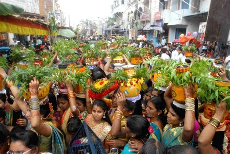 Bonalu Pictures | Pictures showing the 4 week festival of Bonalu