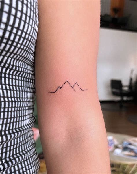 Discover 70+ minimal mountain tattoo best - in.cdgdbentre