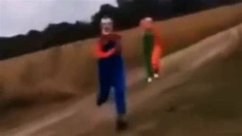 Disturbing Clown Sighting Caught on Camera | Creepy clown sightings ...