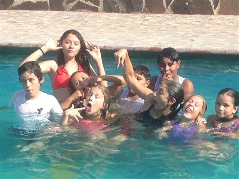 Stock Family Trip : 4th grade pool party