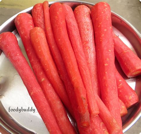 Carrot Halwa Recipe / Gajar Halwa - FoodyBuddy