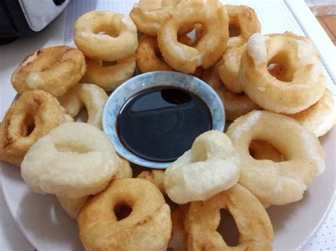 Fried sticky glutinous rings with jaggery syrup (မုန္႕လက္ေကာက္). Mote ...