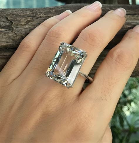 Emerald rectangle engagement ring - frosdhorizon