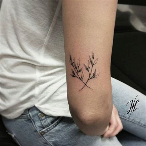 50+ Simple and Small Minimalist Tattoos Design Ideas For Women Who'll Want To Make Right Now