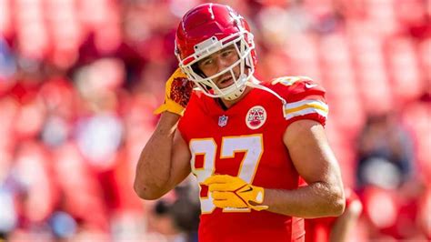 Kansas City Chiefs tight end Travis Kelce: Stats, salary, position, height | DAZN News US