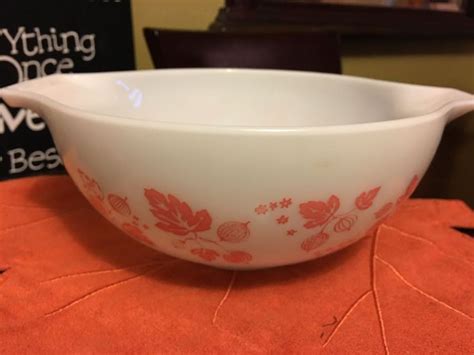 Pyrex pink and white gooseberry bowl 443 by BargainHuntingMom on Etsy | Pyrex vintage, Vintage ...