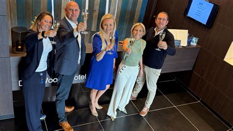 Very huge ass she does an excellent job even with the