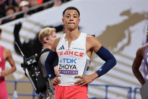 Jenn rowley of leak this girl answered the door in small