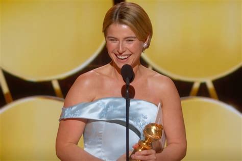Jessie Buckley thanks crew member for unique reason in Golden Globes