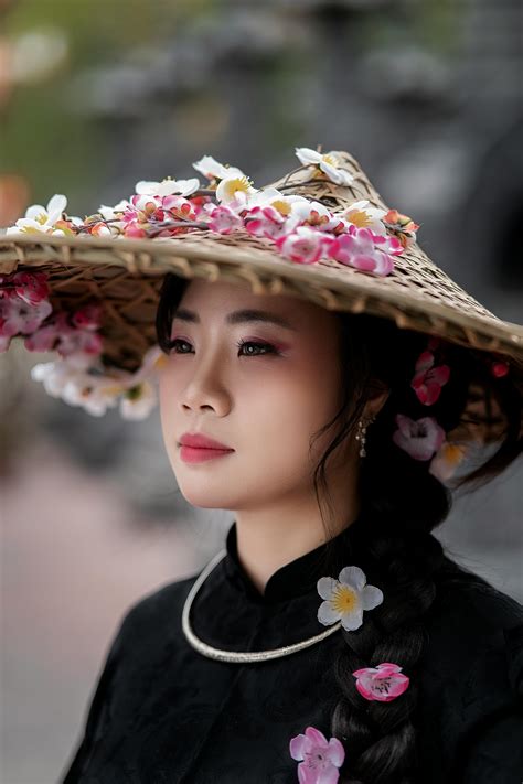 200.000+ Asian+girl+groped+by+father Bilder und Fotos · Kostenlos