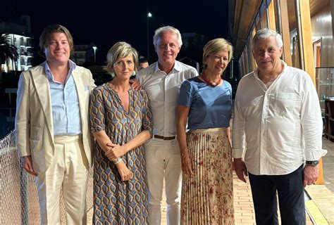 Joysuzanna tits i took a glance at her picture again and