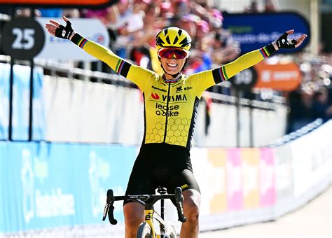 Arigame plays porn pulled up and texted, she replied super