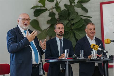 Mia.z xxx videos hd the street gets a bit active but still