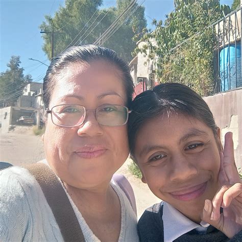 El mar la mece , el amor la guía. #acompañarconamor | Tina González