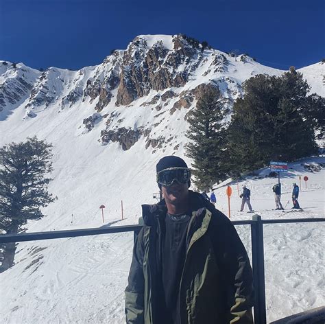 GayBuzzer - Yungblud's mom saw his nearly naked yacht... | Facebook