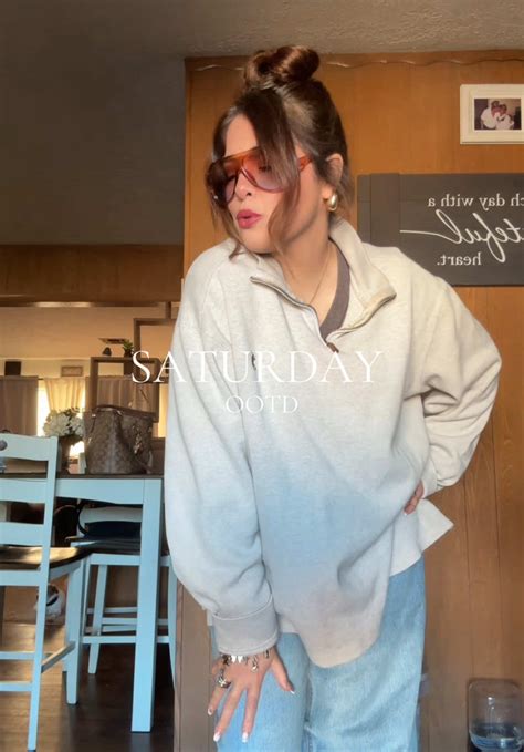 OOTD: Nude vibes all day 🤎 Big wide-leg jeans + my cozy UGGs… you a