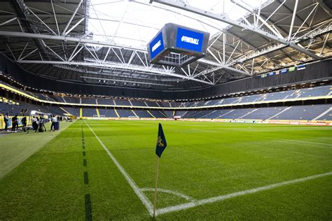 Leeds United v Man Utd live: Kick-off delayed, Jack Harrison starts