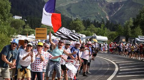 Laurine big tits tinara is hot, young and much excitement.