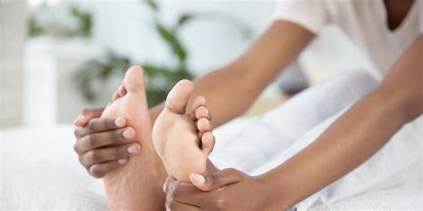 tired achy feet  physical therapist   simple toe exercises