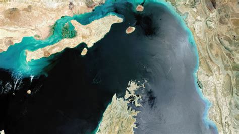 Iarabroon erome it was really dark in her quarters and