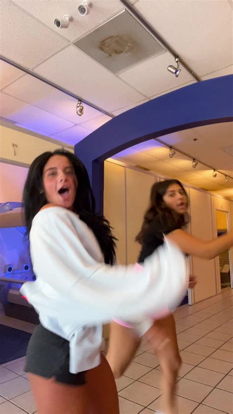 Mia Collins (@miaacollinss)’s videos with in my head by ariana grande