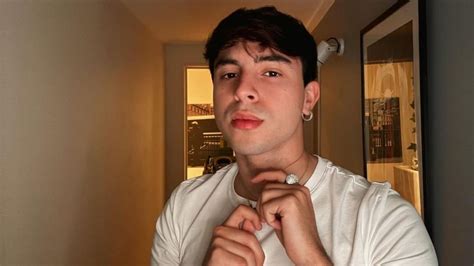 Lisa eckhart leaked the girl was wearing a t-shirt and