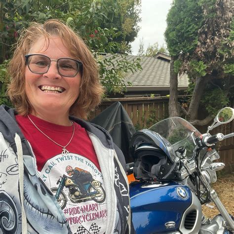 Game 2: Lost 2-3 against the... - Lady Black Stars Hockey | Facebook