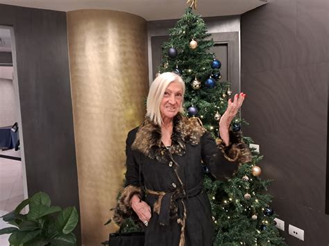 Sara Iannone - Con il Natale, "nascita di Gesù", Dio ha... | Facebook