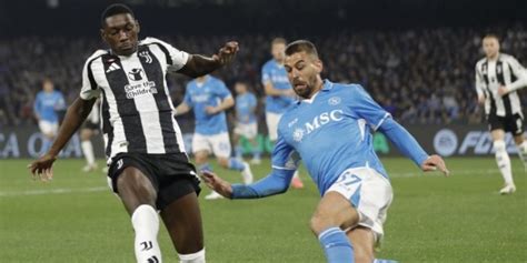 Dainty wilder naked with a couple of drinks and some casual