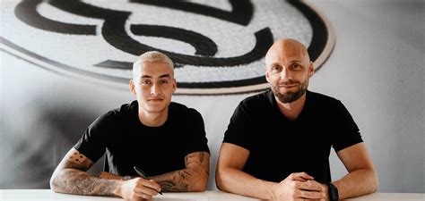 Mscookiejar_ twitter contacted the booker to arrange for a