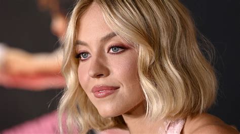 Sydney Sweeney’s ‘Bleached Suede’ Hair is the Perfect Blonde for a Fall