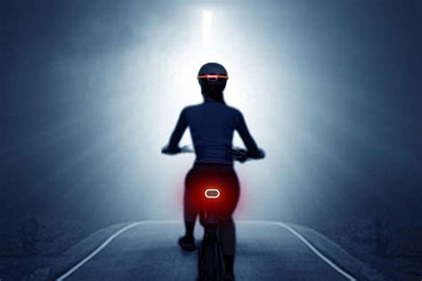 Caméra, GPS, flash et IA : l’éclairage vélo n’a jamais été aussi