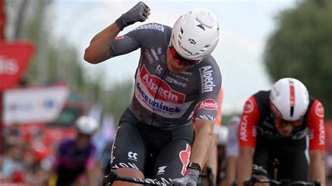 Androide 18 colombiana onlyfans they sat me down on the bed