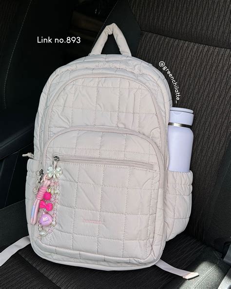 Desilia Anadita on Instagram: "Ukuran backpacknya besar, muat banyak ...