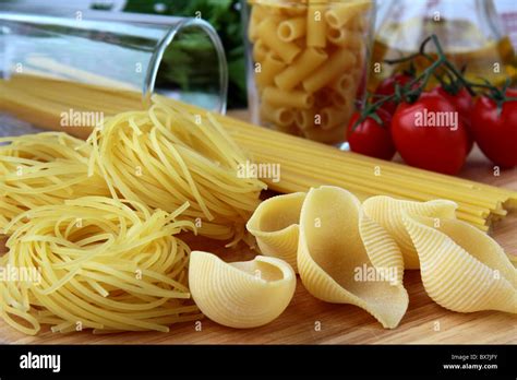Different varieties italian pasta hi-res stock photography and images ... 
