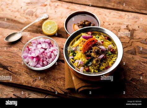 alookanda poha  tarri pohe  spicy chana masalacurry selective