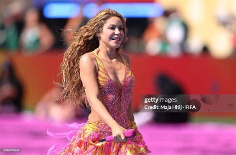 shakira performs   topps final halftime show  fifa world