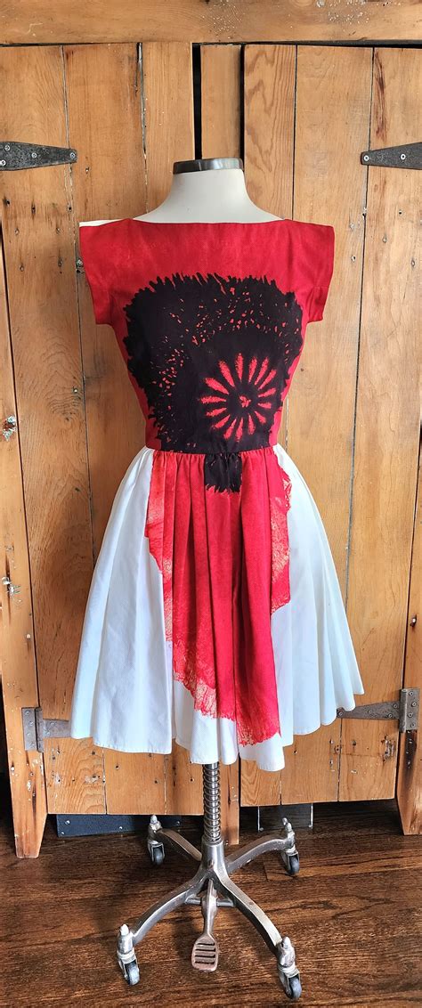 High Fashion or Fashion Disaster? A Mizrahi Dress Debate – RareJule Vintage