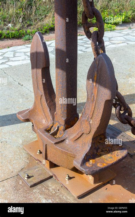 Details anchor of old ship Stock Photo - Alamy